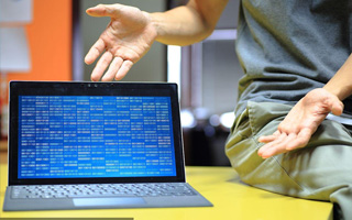 巴音郭楞 ,php声明和调用变量的符号是什么？